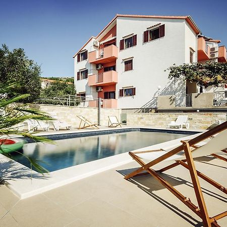 Apartments Martina Примоштен Экстерьер фото