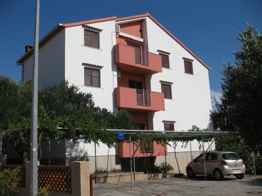 Apartments Martina Примоштен Экстерьер фото