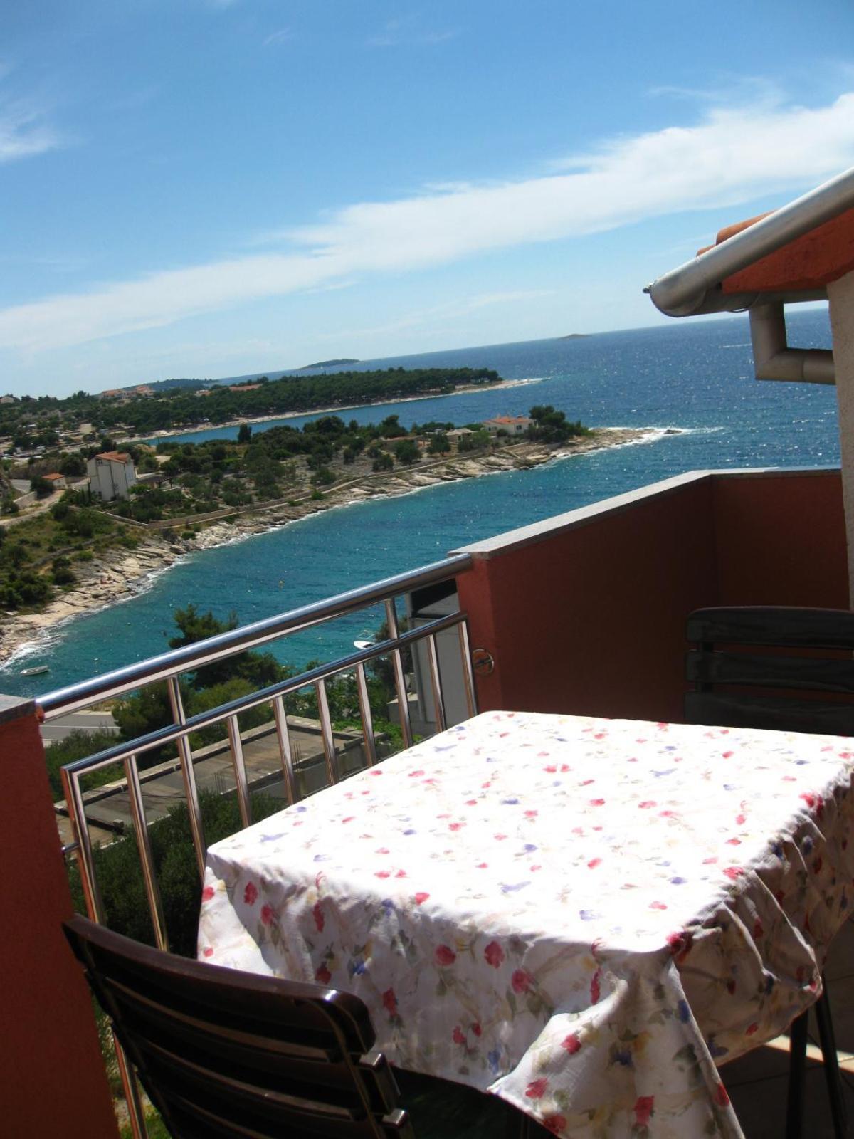 Apartments Martina Примоштен Экстерьер фото