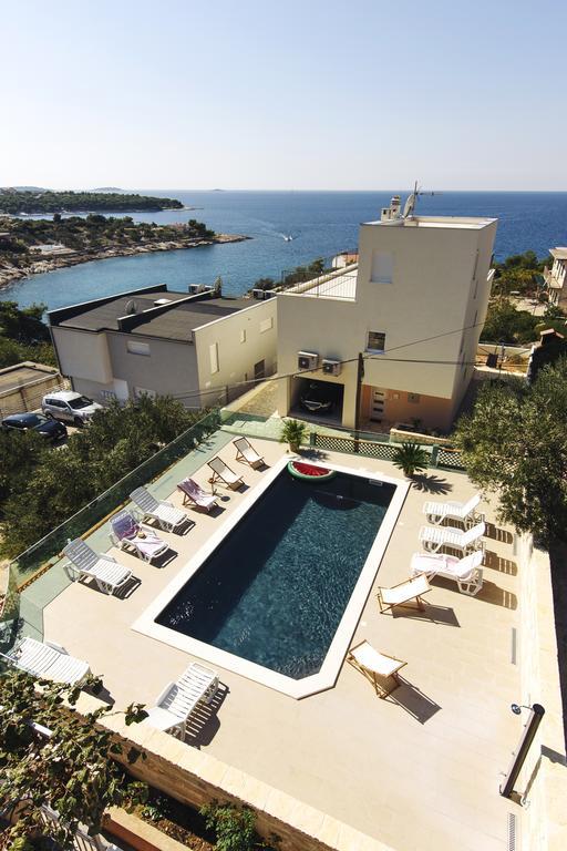 Apartments Martina Примоштен Экстерьер фото