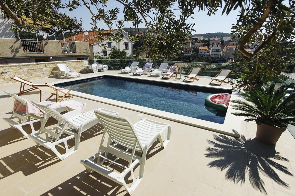 Apartments Martina Примоштен Экстерьер фото
