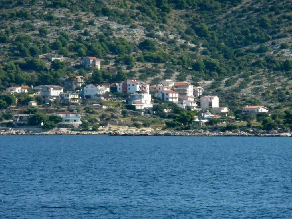 Apartments Martina Примоштен Экстерьер фото