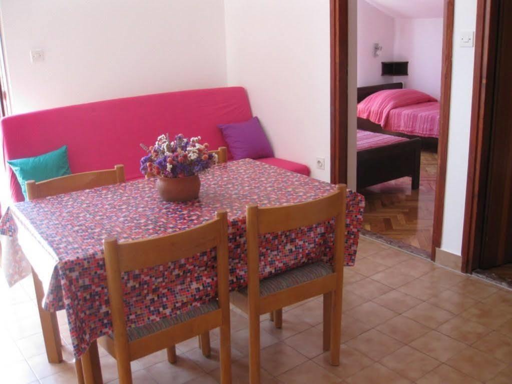 Apartments Martina Примоштен Экстерьер фото