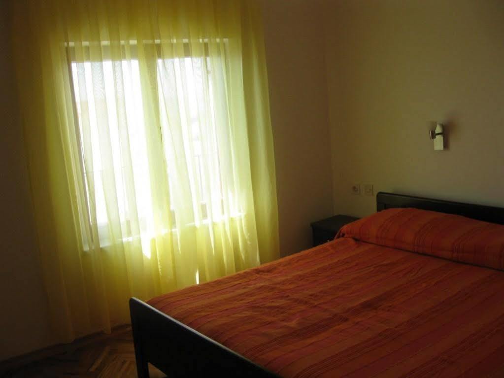 Apartments Martina Примоштен Экстерьер фото
