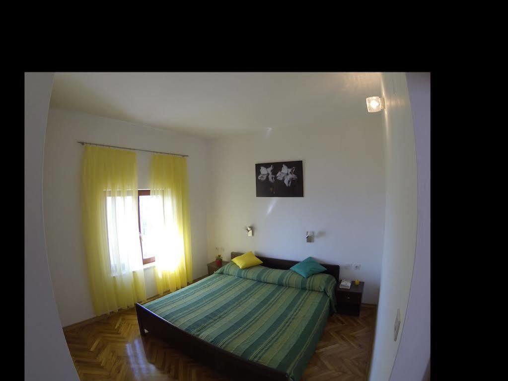 Apartments Martina Примоштен Экстерьер фото