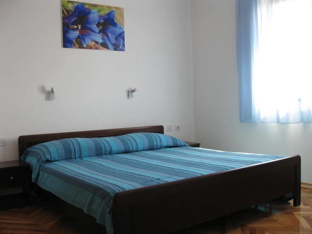 Apartments Martina Примоштен Экстерьер фото